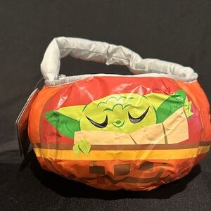 NWT - Star Wars Baby Yoda/Grogu Reversible Halloween Treat Basket that GLOWS